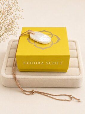 Kendra Scott Rose Gold Oval Mother of Pearl Pendant Necklace | Never Worn | Gift